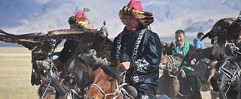 カザフ民族の猟師と鷲