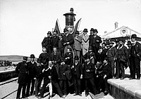 Slavnostní otevření trati Almendricos-Águilas a železničního zařízení Almendricos. Velká skupina vedoucích pracovníků železniční společnosti Great Southern of Spain a hosté ve stanici El Empalme de Almendricos, březen 1890.