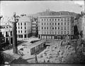 La colonne pendant le percement de la rue de la République ; en arrière-plan, la rue Grenette