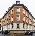 Mietshaus in geschlossener Bebauung und Ecklage