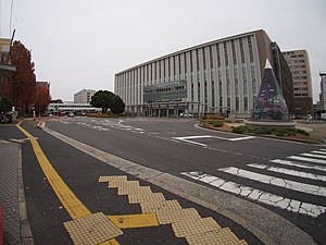 廣島大學霞校園正門附近（2020年。在正門右（南）方為車站遺址）