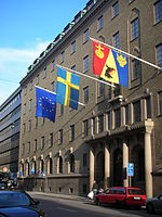 Länsstyrelsen i Stockholms län i Stockholm. Flaggorna är från (vänster till höger), Europas flagga, Sveriges flagga och Stockholms läns flagga.