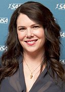 Lauren Graham jwe kòm Lorelai Gilmore.