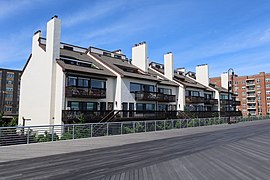 Building on Long Beach boardwalk