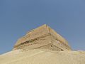 Vue de l'angle sud-est de la pyramide de Meïdoum