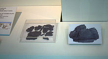Едни от най-ранно датираните фрагменти – вероятно от тръстикова рогозка, с която е било увито тяло на мъртвец. Рогозката е била овъглена. Радиовъглеродното датиране показва, че датира от 6000 хил пр. Хр.[27]
