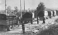 Il trasporto della morte con camion vuoti a Varsavia dopo l'esecuzione.