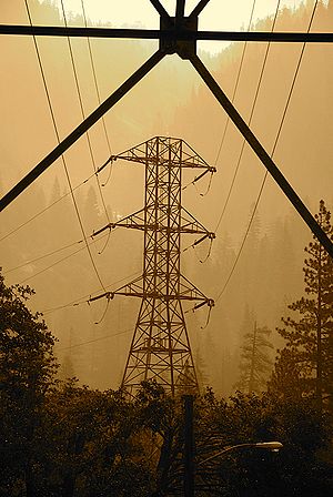 English: Power lines at Big Creek, CA - Southe...