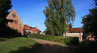 Kloster Preetz: Konventgebäude (links) und Häuser der Konventualinnen