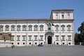 Le palais depuis la place du Quirinal.