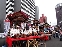 りぶら東側駐車場での披露