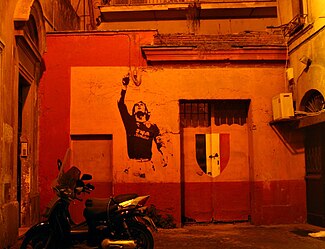 http://upload.wikimedia.org/wikipedia/commons/thumb/4/4a/Totti-a.s.Roma-celebration.jpg/325px-Totti-a.s.Roma-celebration.jpg