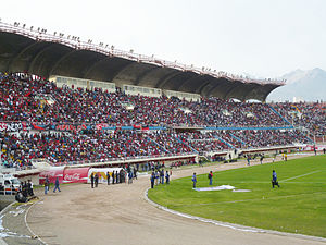 Die Westtribüne des Estadio Monumental de la UNSA (2012)