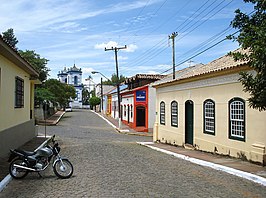 De straat Rua Assis Brasil met de katholieke kerk Bom Jesus in het centrum van Triunfo