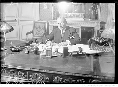 Albert Mahieu dans son bureau de la Place Beauvau.