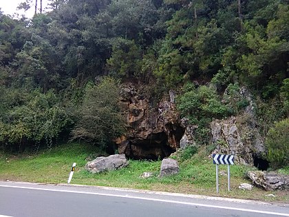 Armiñako koben artean, hauxe da ezagunena (Lamiñen Sistemako goiko sarrera)