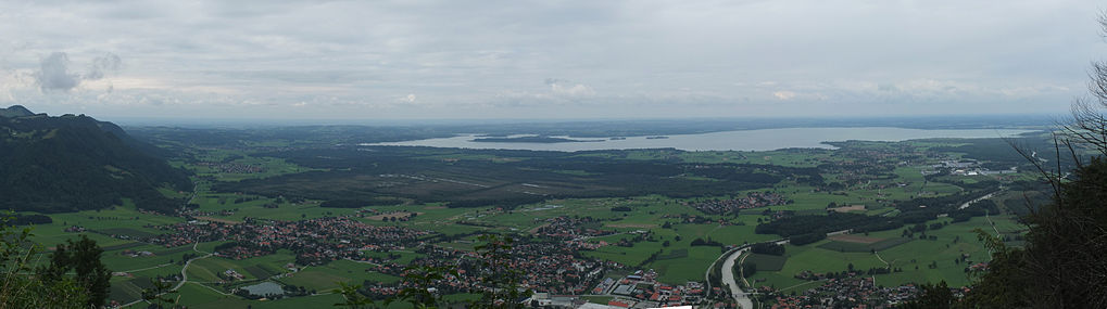 Chiemseeblick von der Schnappenbergkirche aus *