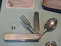 Cuillère-couteau-fourchette (musée de Liverpool)