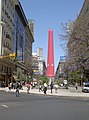 Obelisk in Buenos Aires (Argentinien), anlässlich des Welt-AIDS-Tags 2005 als Kondom dekoriert