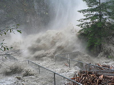 Inondation de novembre 2006 à Granite Falls sur la rivière Stillaguamish, État de Washington.