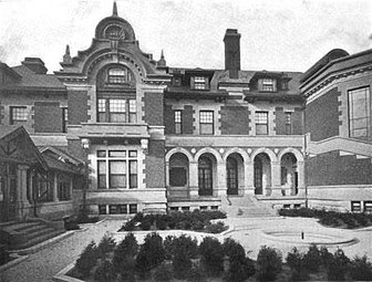 The inner courtyard at Idle Hour, c. 1903