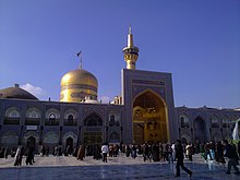 حرم ضريح علي بن موسى الرضا ثامن أئمة الشيعة في مدينة مشهد في إيران