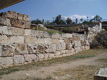 Photographie couleur d'un mur en ruines.