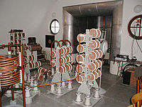 Power ceramic capacitors in a radio-frequency transmitter station Kondensatoren in dobl.jpg
