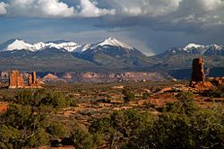 Pohoří La Sal Mountains z Národního parku Arches