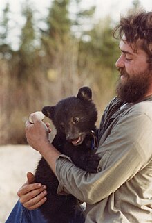 Un Homme avec un ourson (sens 1).