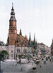 Stadhuis van Breslau met rechts de sporen van de paardentram. Circa 1900.