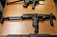 銃床を展開したSR-2M(右側面)