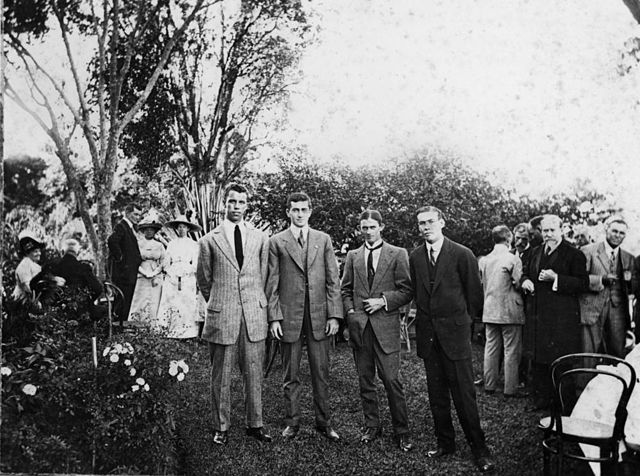 640px-StateLibQld_1_132159_Four_young_men_receive_Gold_Medal_Awards_for_bravery_at_Government_House,_Bardon,_January_1913.jpg