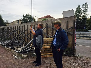 Helsingin kulttuurijohtaja Stuba Nikula hakemassa virikkeitä lähiöiden kulttuuritoimintaan.