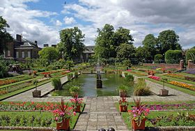 Pogled na holandske vrtove u Kensington Gardensu