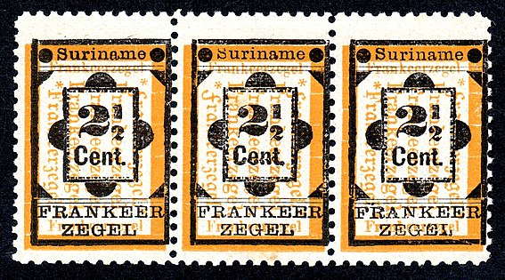 Полоска из трёх марок: слева и справа — толстая «F» в слове «Frankeer zegel» («Почтовая марка») (Mi #28I; Sc #22; NVPH #22), в центре — тонкая «F» (Mi #28II; Sc #22a; NVPH #22a)