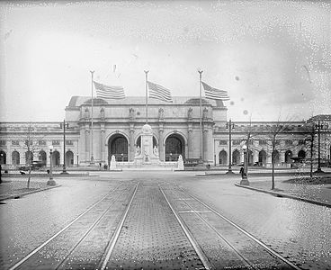 Union Station, the Columbus Fountain and streetcar tracks around 1916