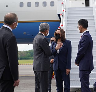 Harris com Vivian Balakrishnan, Ministro das Relações Exteriores de Singapura (22 de agosto de 2021)