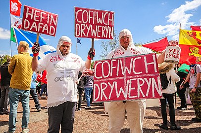 Protest a oedd yn rhan o Orymdaith Cyntaf YesCymru a AUOBCymru yng Nghaerdydd, Mai 2019