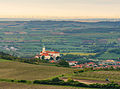 Pohled na zámek Mikulov ze Stolové hory. Autor: Mackoy