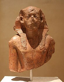 ’n Standbeeld van Amenemhat II (Egiptiese Museum, Berlyn).