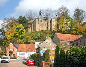 Вид замка со стороны деревни
