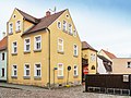 Wohnhaus in geschlossener Bebauung und Ecklage