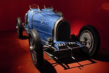 L’automobile Bugatti Type 35B exposée à la Cité de l’automobile (collection Schlumpf) à Mulhouse (Alsace). (définition réelle 2 581 × 1 728)