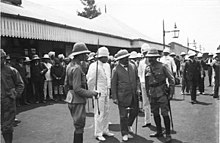 German Colonial Secretary Bernhard Dernburg (2nd from right) on an inspection tour in East Africa, with British officials at Nairobi in 1907 Bundesarchiv Bild 146-2007-0013, Reise Bernhard Dernburgs duch Deutsch-Ostafrika.jpg
