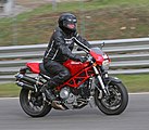 Зі зростанням потужності Ducati спочатку застосувало радіатор для мастила, а потім і рідинне охолодження. Тут поєднання двох попередніх заходів.