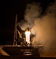 Soyuz TMA-16M és llançat transportant els tripulants de la missió d'un any a la EEI, Scott Kelly i Mikhaïl Kornienko i el comandant de la Soiuz Gennady Padalka.