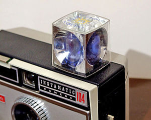 English: A flashcube fitted to a Kodak Instama...