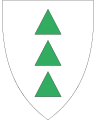 Kommunevåpenet til Grong har sølv bunn med tre grønne trekanter.