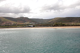 Zicht op Playa de la Garita vanaf de pier